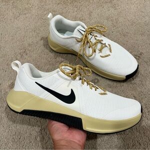 Nike Men's MC Training White and Gold Sneakers Athleisure Size 10.5